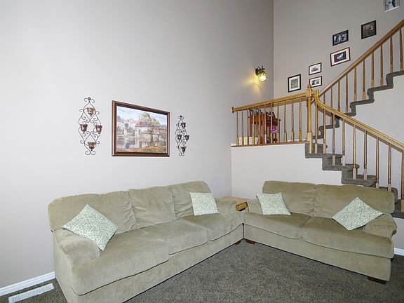 3rd image of 768 E Oakwood Park Dr