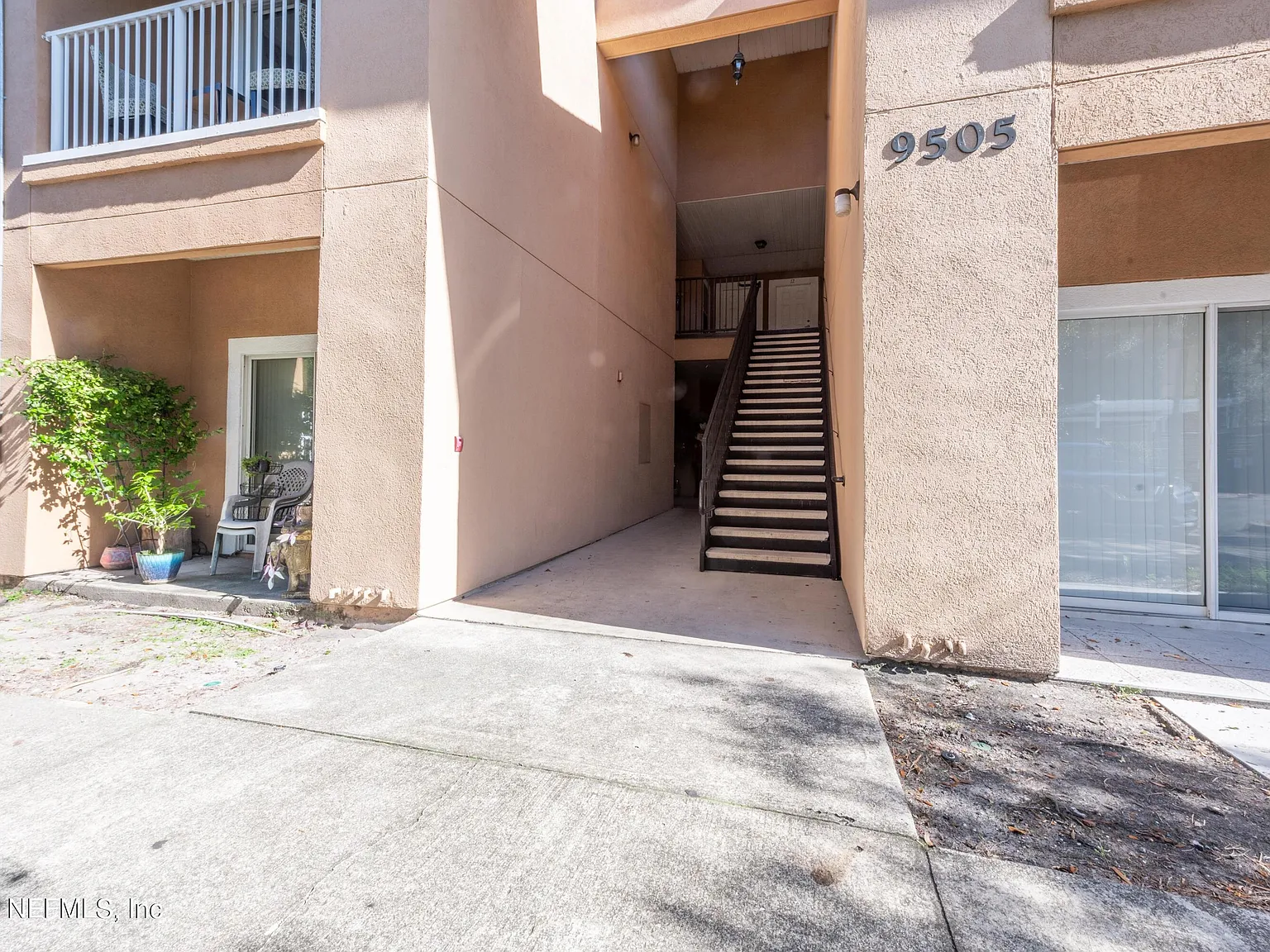 2 bed, 2.0 bath, 1100 sqft, $1,395 — Photo 2