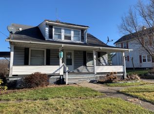 64 Center St, Struthers, OH 44471