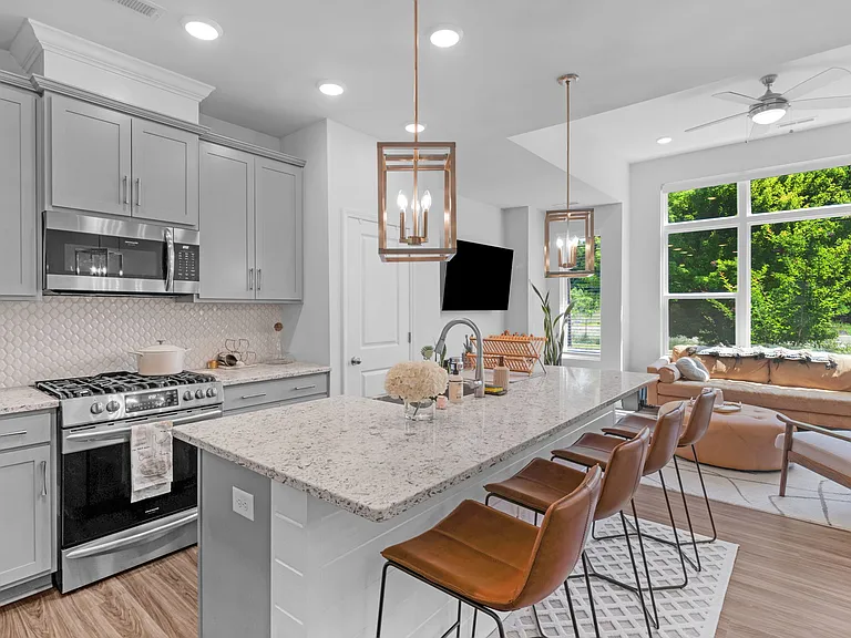 2211 Statesville Ave — Photo 8