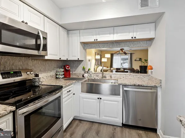 9666 Hastings Dr, Columbia, MD 21046