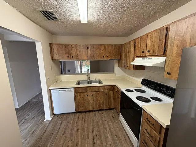 2 bed, 1013 sqft, $1,750 — Photo 3