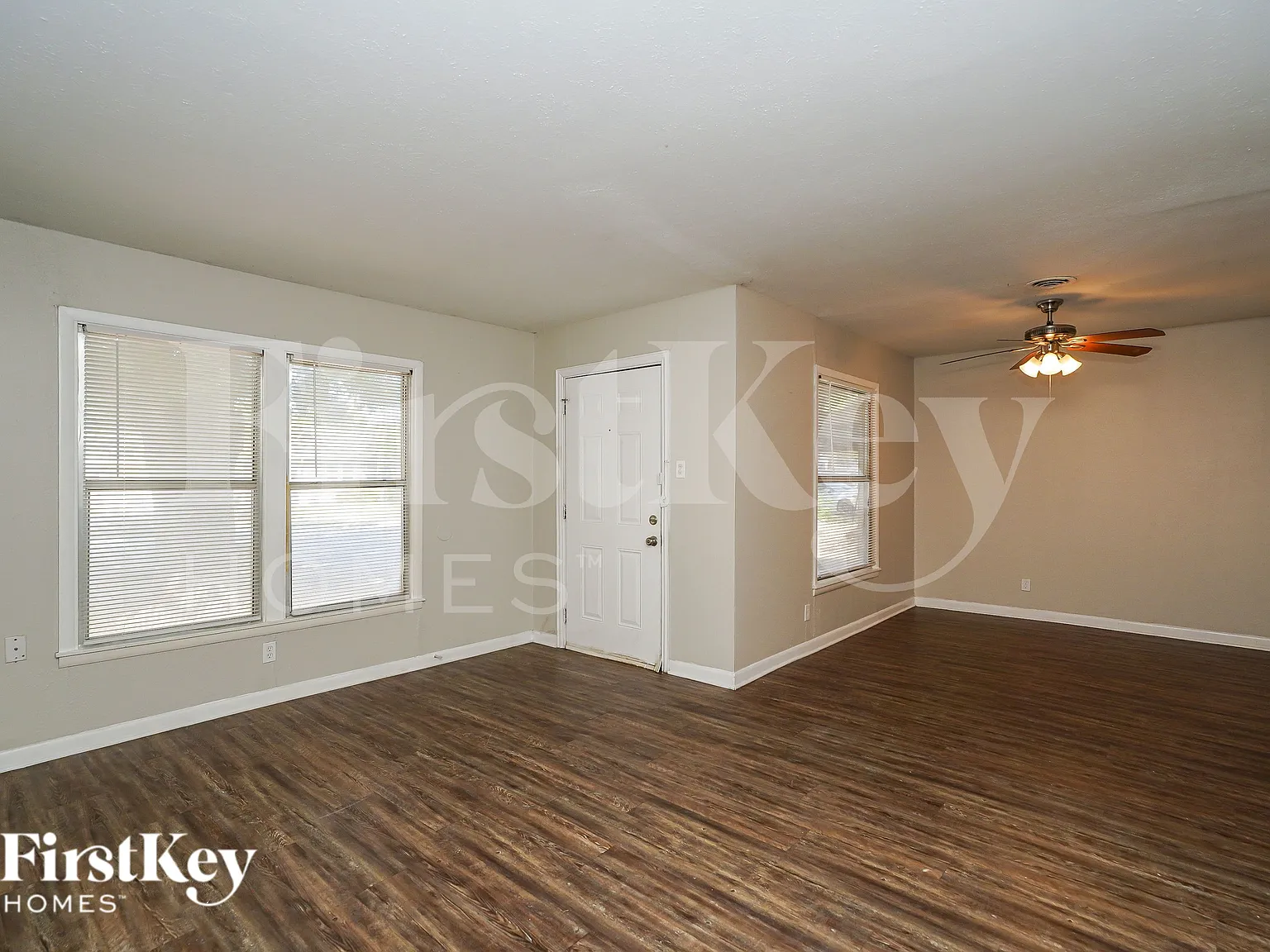 4 bed, 2.0 bath, 1390 sqft, $2,115 — Photo 2