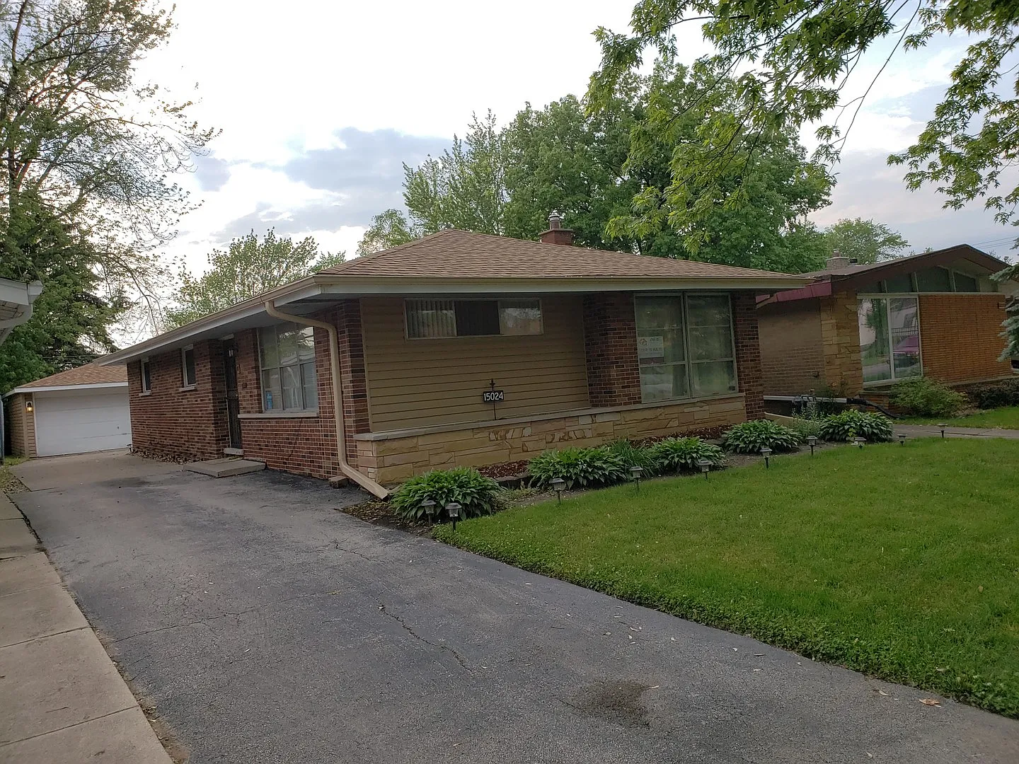 15024 Irving Ave photo 1