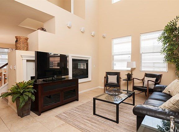 3rd image of 30 Meridian Dr