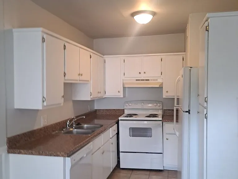 246 White Bridge Rd #C5 — Photo 5