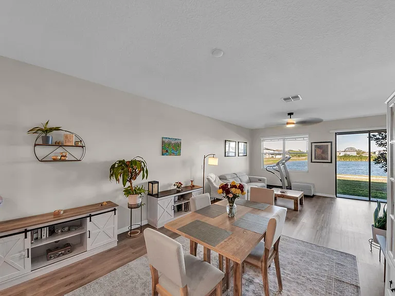 736 Royal Empress Dr — Photo 5
