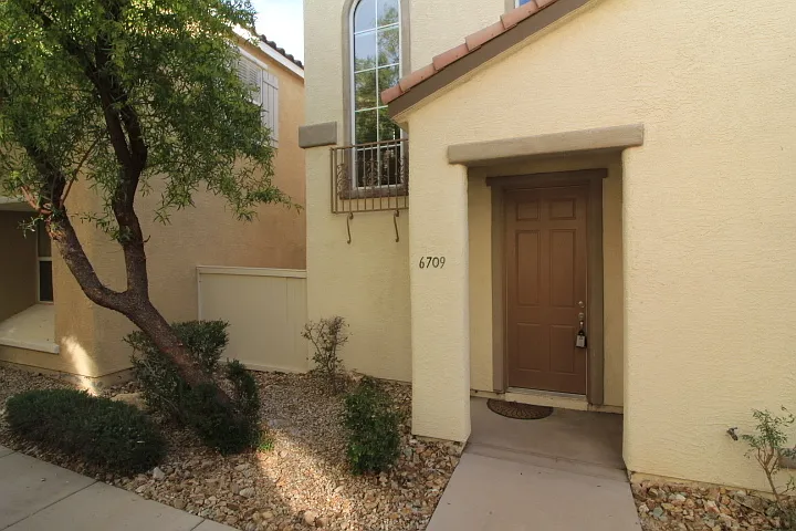 Showings Available Now — Photo 2