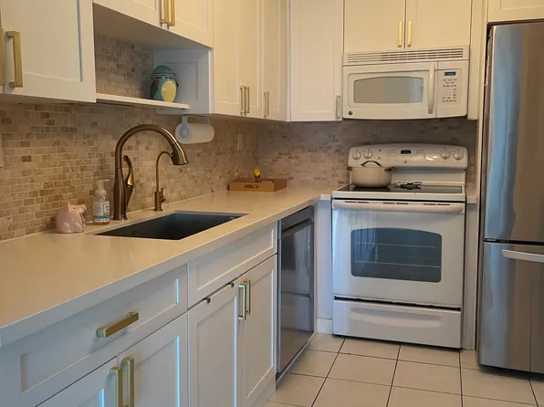 201 180th Dr APT 201, Sunny Isles Beach, FL 33160