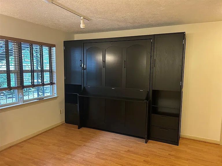 1324 Cortlandt St #1 — Photo 2