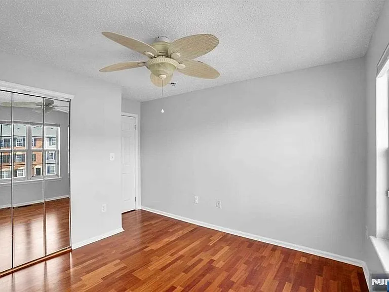 100 Callahan Ct — Photo 18