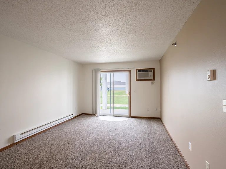 West Fargo, ND Lake Crest Apartments 21e | Living