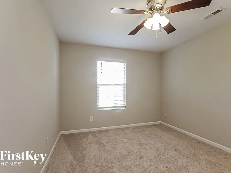 2301 Jacobs Ct — Photo 13