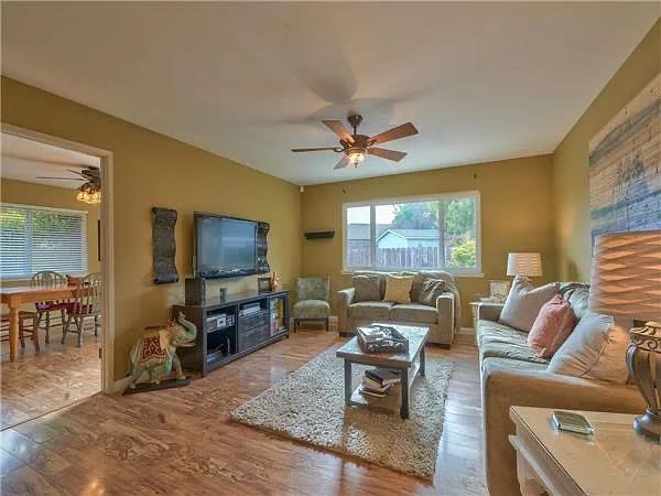 3 bed, 1566 sqft, $4,000 — Photo 4