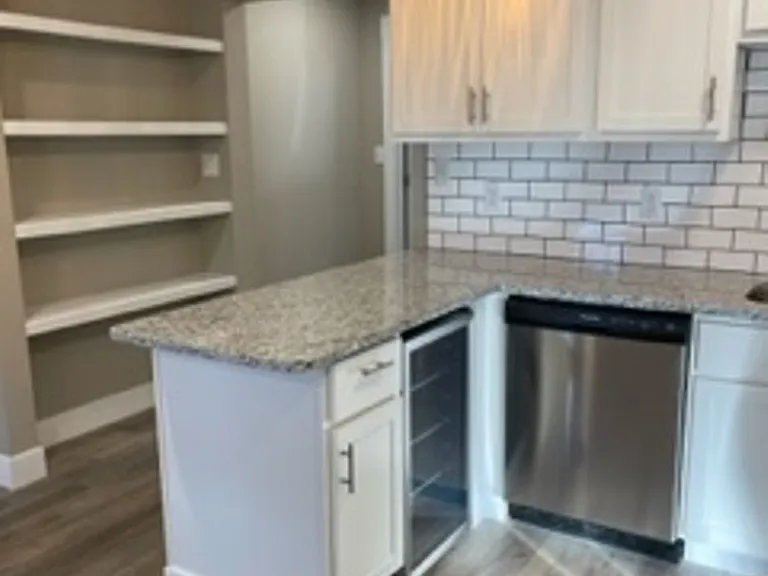 Newly Remodeled 1 Bedroom Apartment 1 Blk from Indiana University National Championship Team! — Photo 22