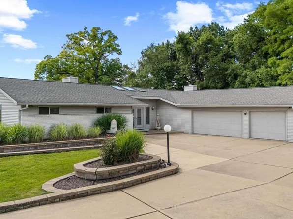 1117 N Hoppe Ln, East Peoria, IL 61611