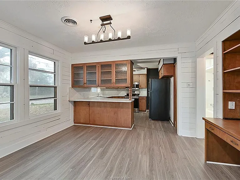 201 E North Ave — Photo 3