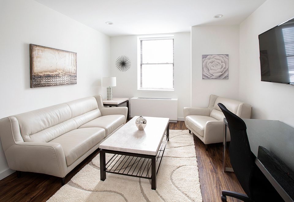 1st image of 150 W 51st St APT 907