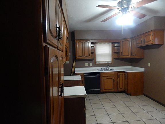 3rd image of 714 Joslyn St