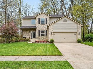 9410 Sandlewood Dr, Whitmore Lake, MI 48189