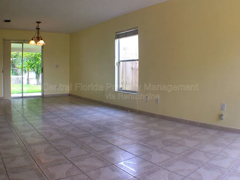 2320 Justin Ave — Photo 2