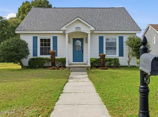 4949 Magnolia St, Moss Point, MS 39563