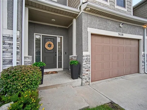 7438 Grand Slam St, Parkville, MO 64152