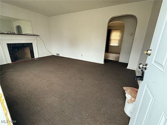 5th image of 95 E Earle Ave