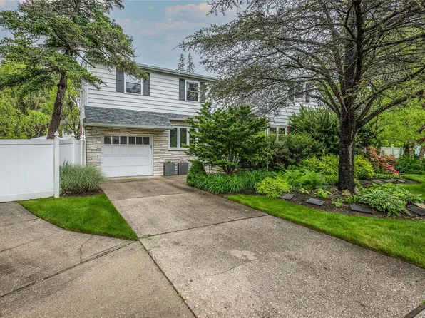 11 Poplar Place, Bay Shore, NY 11706