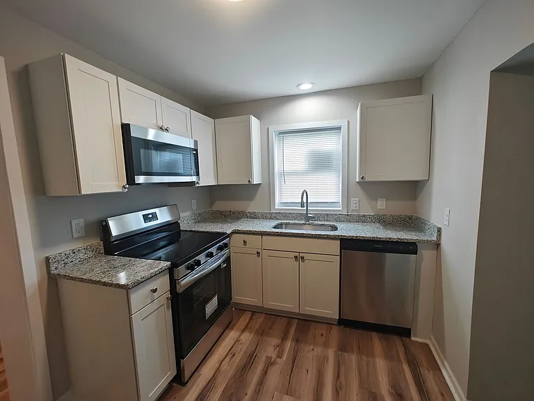 120 S Little Rd — Photo 15
