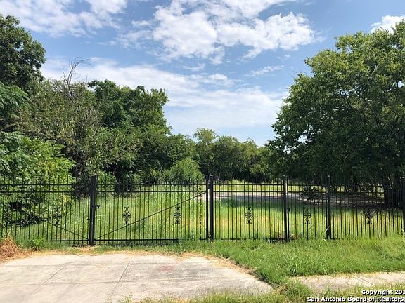 3rd image of 555 Darby Blvd