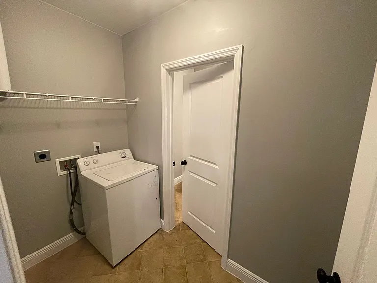80 N Central Ave — Photo 9