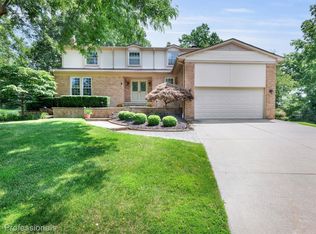 3660 Old Tree Ct, Rochester Hills, MI 48309