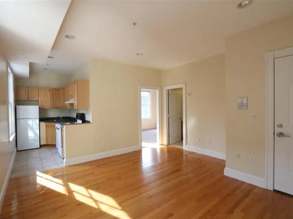 20 Trowbridge St APT 2, Cambridge, MA 02138