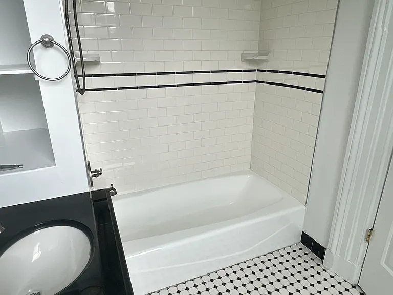 716 Washington St #2 — Photo 10