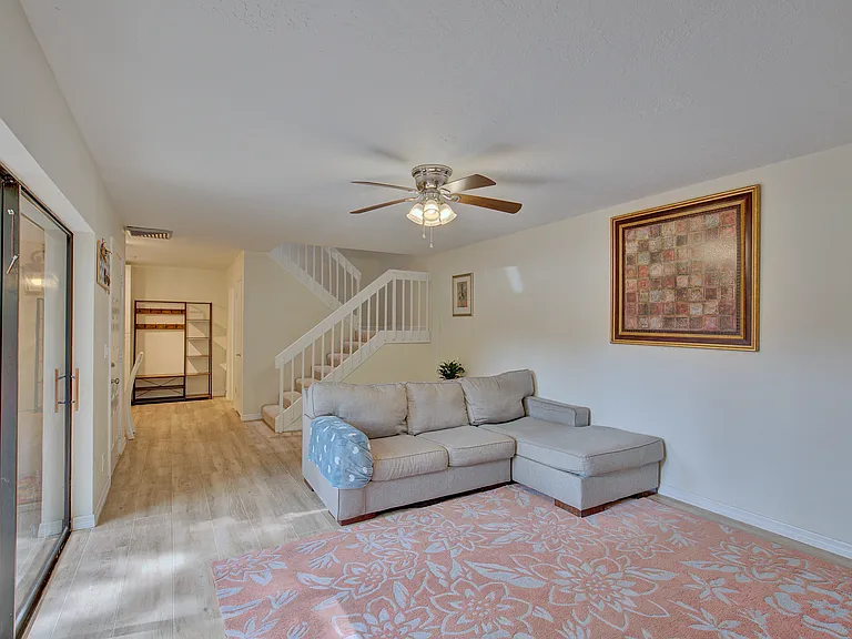 2612 2nd Ct — Photo 9