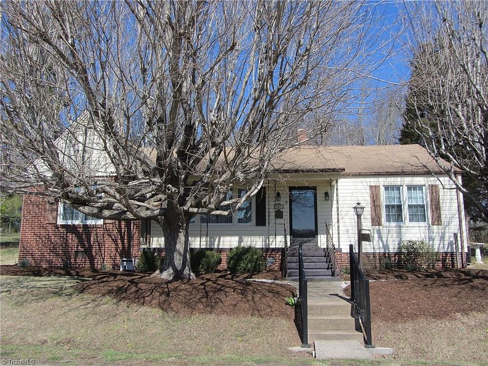 1st image of 207 Thomas St