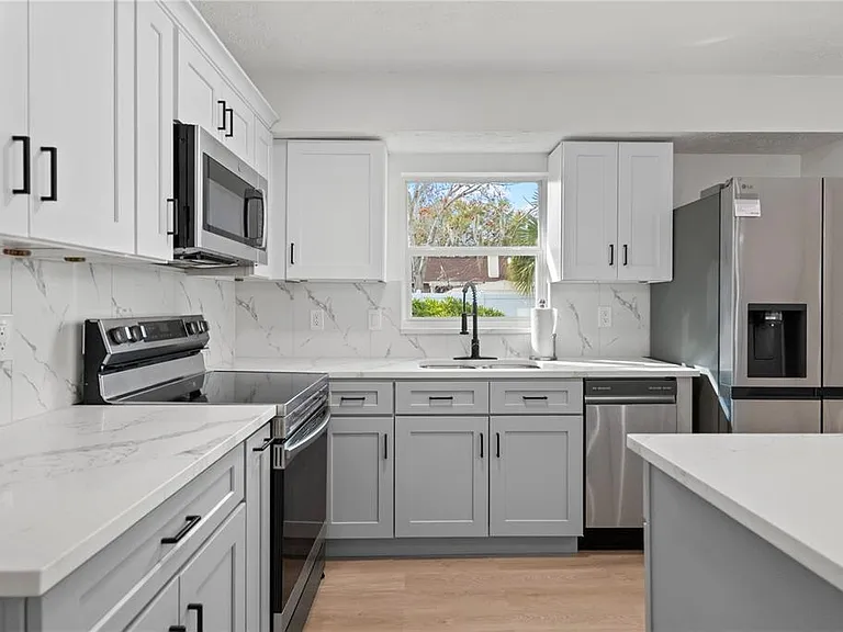 3206 Las Brisas Dr — Photo 3