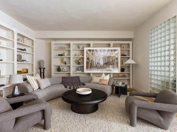 260 West Broadway image 2 of 27