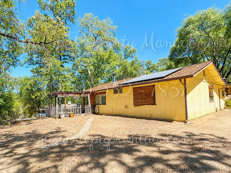 19046 Digger Pine St — Photo 20