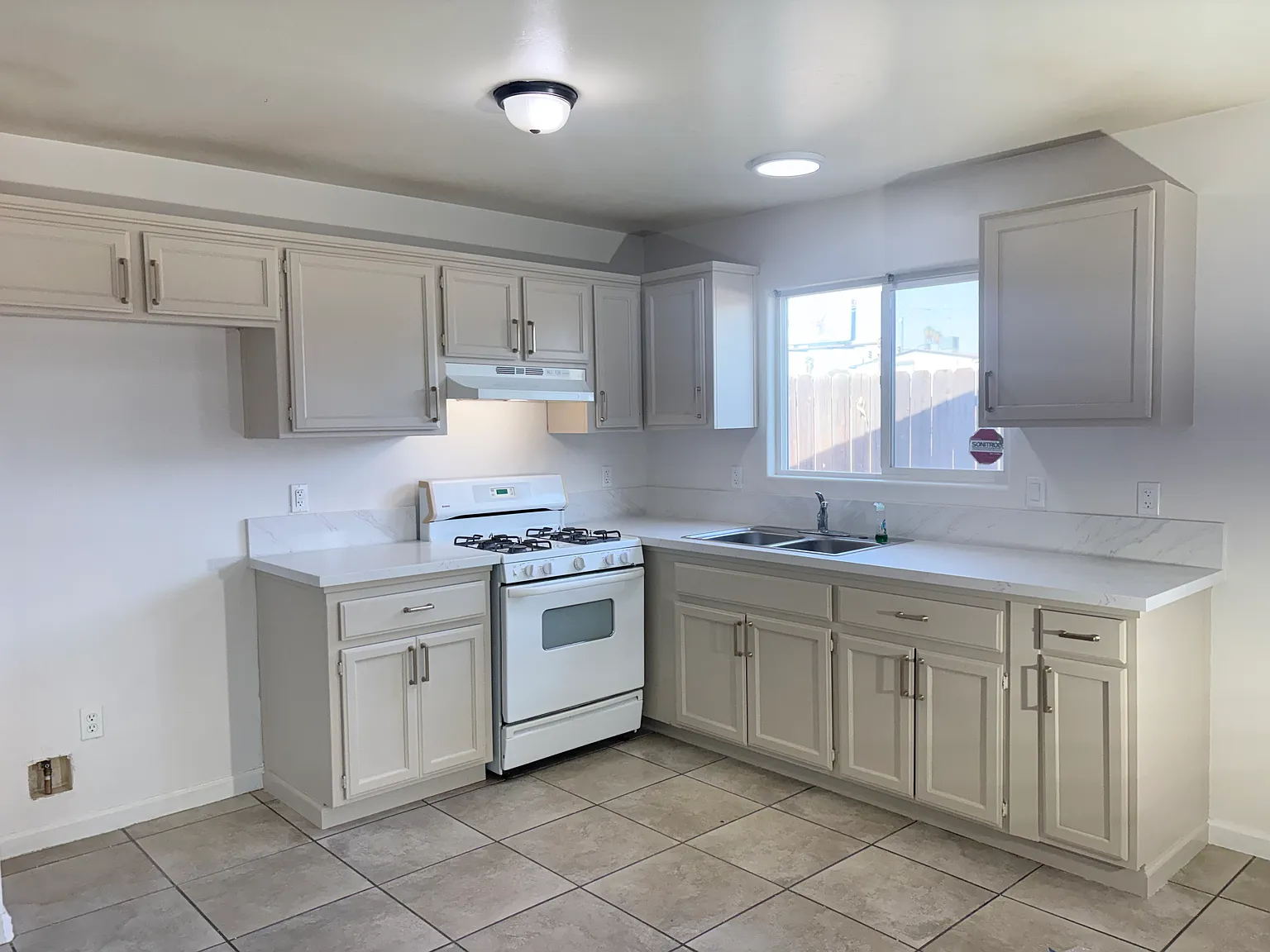 3 bed, 1169 sqft, $1,600 — Photo 2
