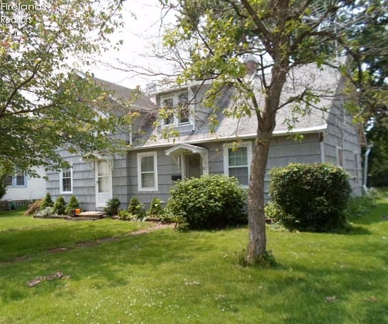 1st image of 17 Center St