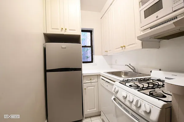 Rented by Citi Habitats | media 44