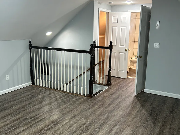 1481 Graham St SW — Photo 2
