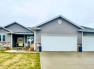 519 Kingston Cir, Sergeant Bluff, IA 51054