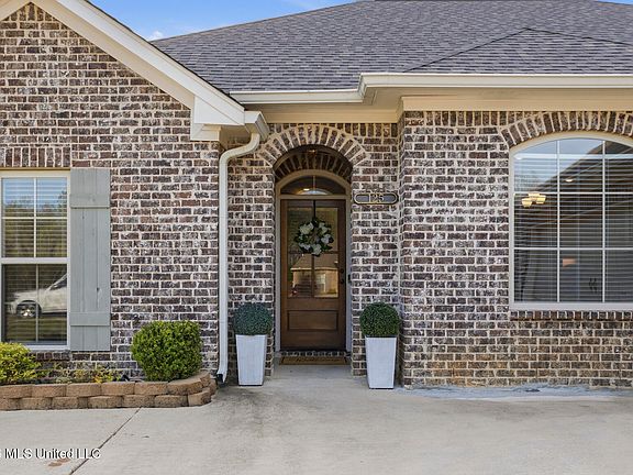 2nd image of 125 Western Ridge Cir