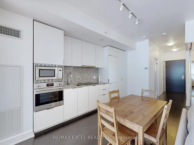 955 Bay St #404 — Photo 6