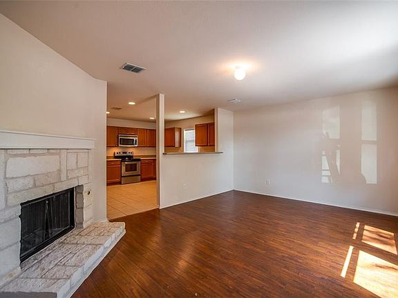 3rd image of 1624 Sul Ross Dr