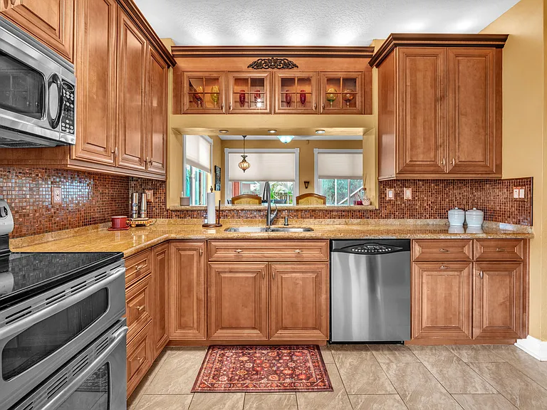 1888 SW 53rd Ave — Photo 12