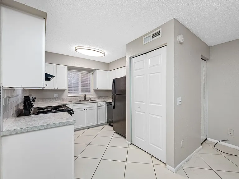 KC Flats Apartments — Photo 64